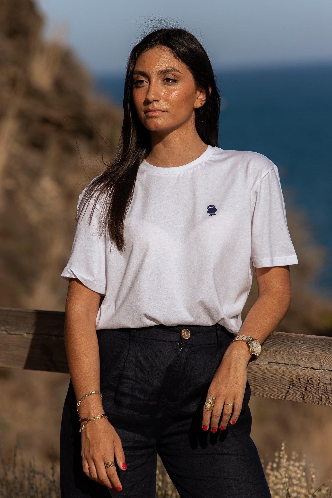 CAMISETA LOGOTIPO ETNICO BLANCA