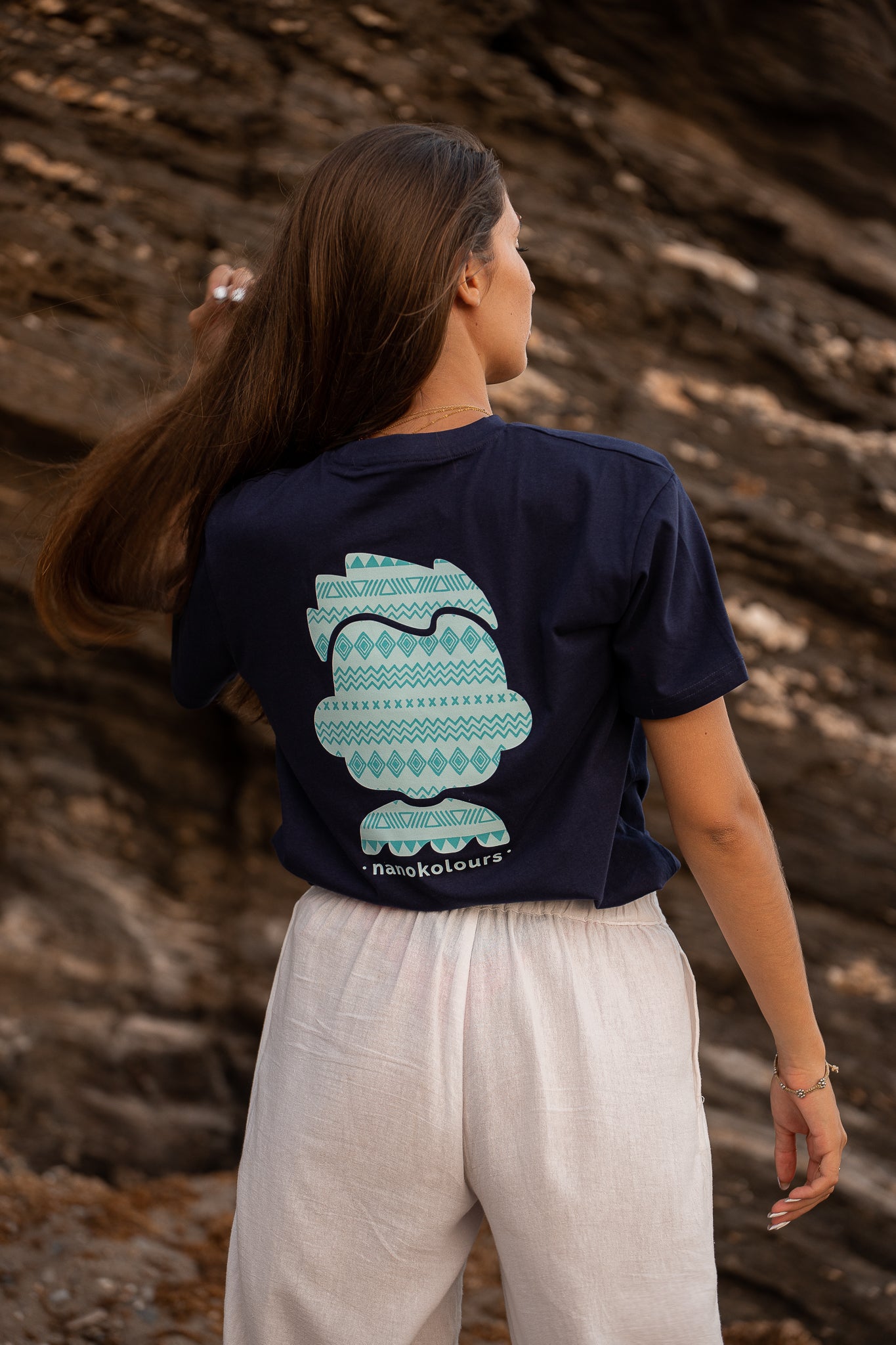 CAMISETA LOGOTIPO ETNICO MARINO