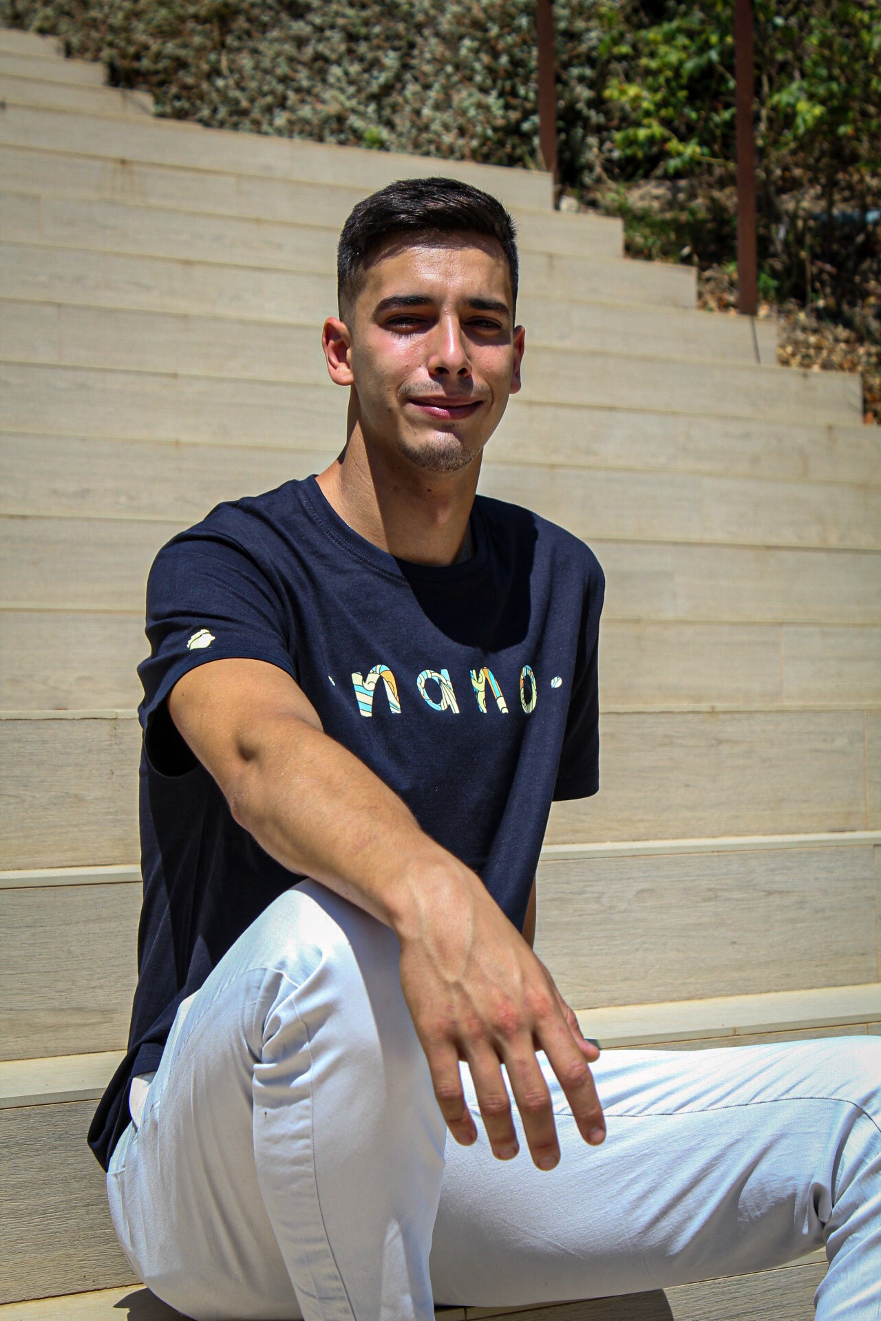 CAMISETA LETRAS PECHO MARINO