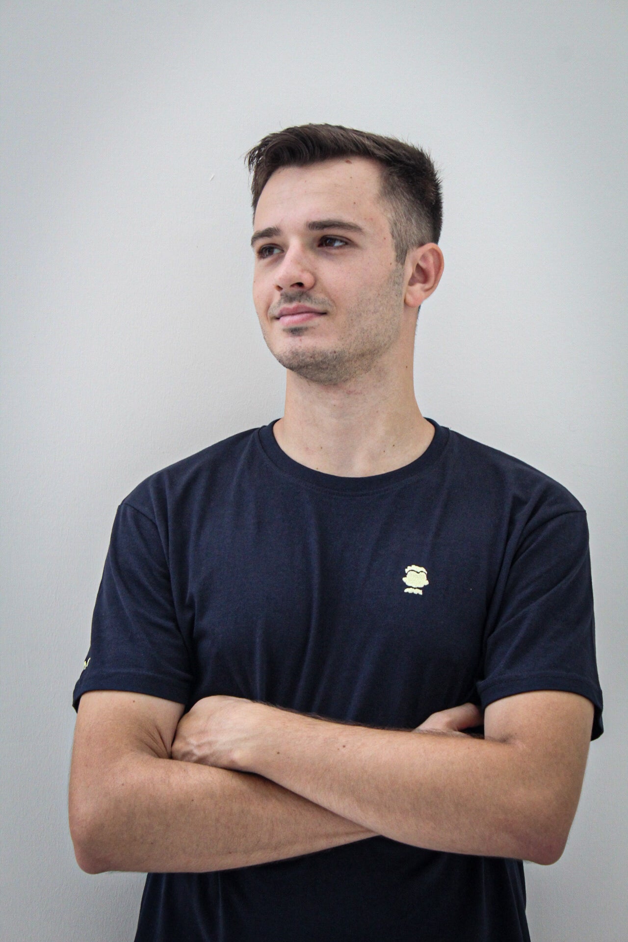 CAMISETA BÁSICA MARINO