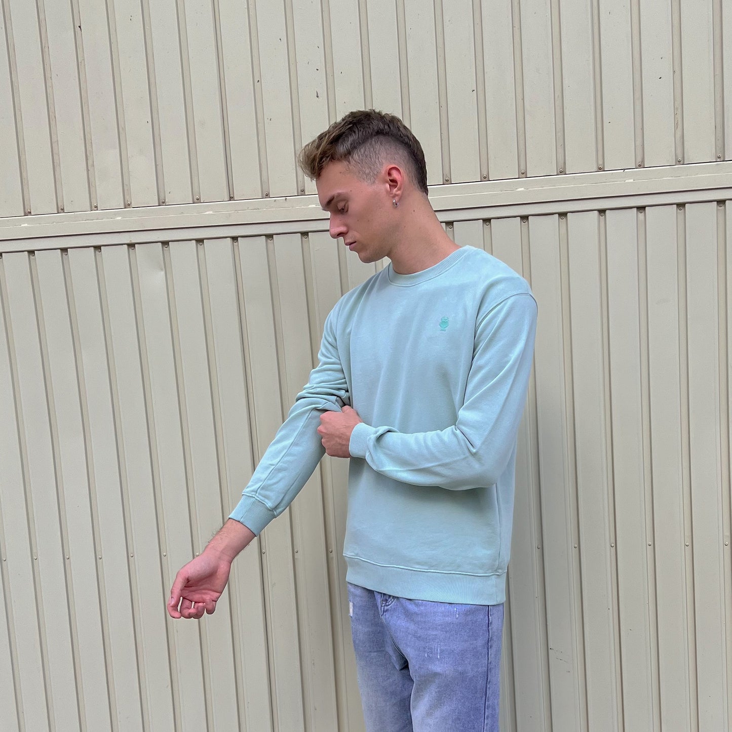 CREWNECK BÁSICA VERDE AGUA