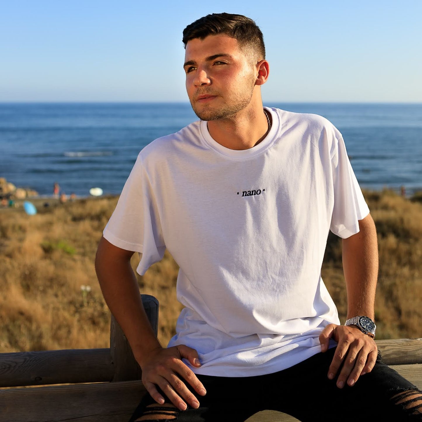 CAMISETA LETRAS PECHO BLANCA